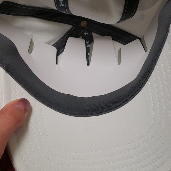 Golf under armour white hat NWT - Picture 5 of 6